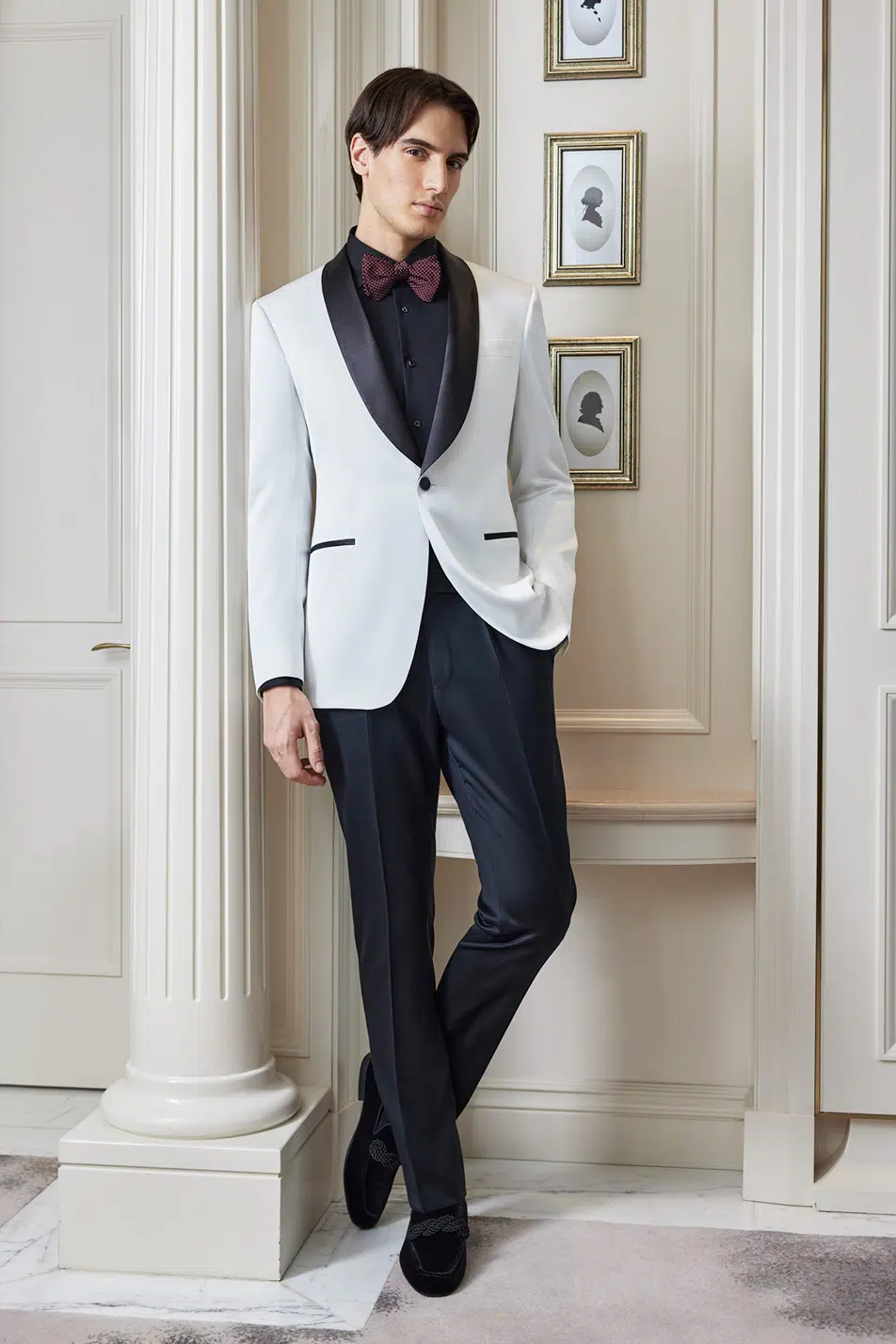 بدلة سهرة سوداء مزدوجة الصدر من قماش جاكار مايكرو (الإطلالة الرئيسية)